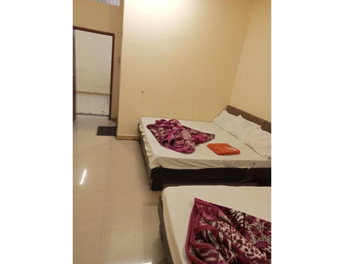 Hotel Mahakal Vishram, Ujjain Buitenkant foto