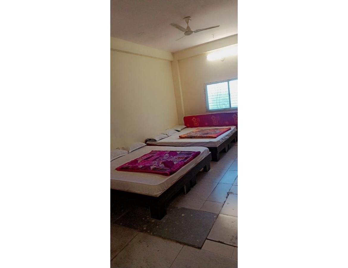 Hotel Mahakal Vishram, Ujjain Buitenkant foto