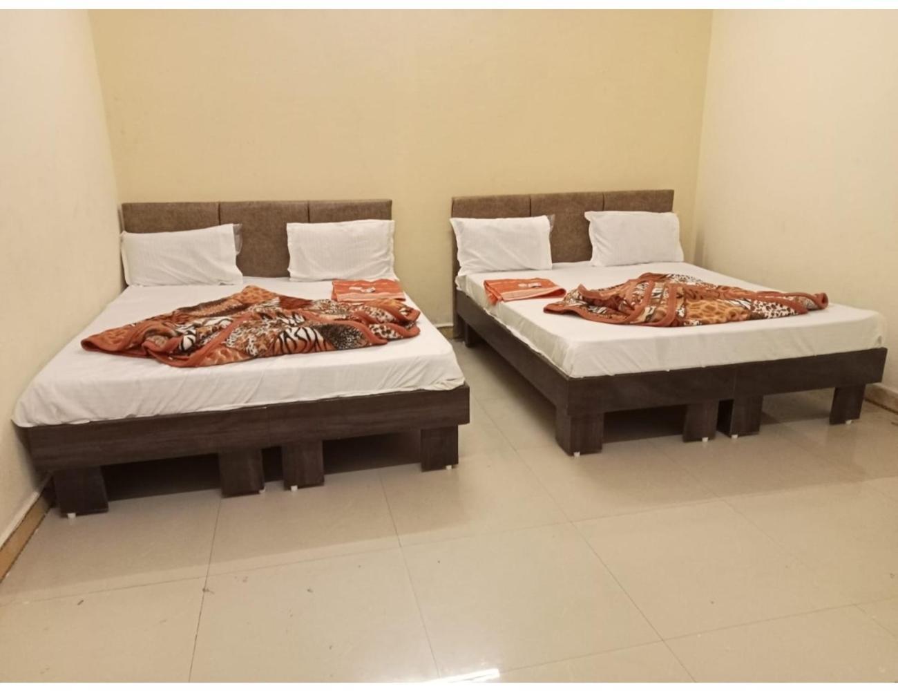 Hotel Mahakal Vishram, Ujjain Buitenkant foto