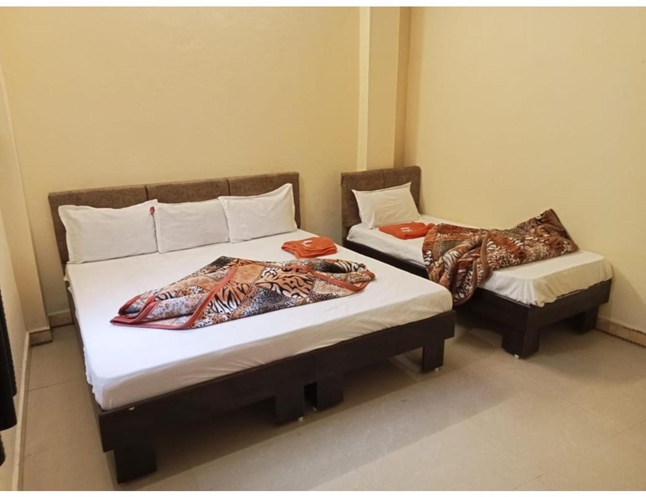 Hotel Mahakal Vishram, Ujjain Buitenkant foto
