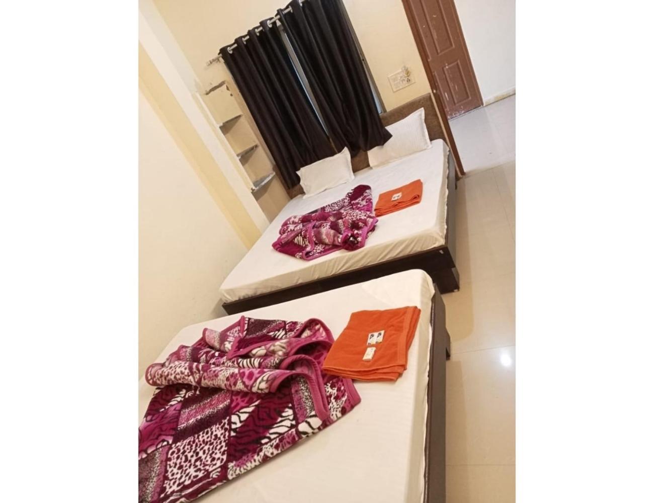 Hotel Mahakal Vishram, Ujjain Buitenkant foto