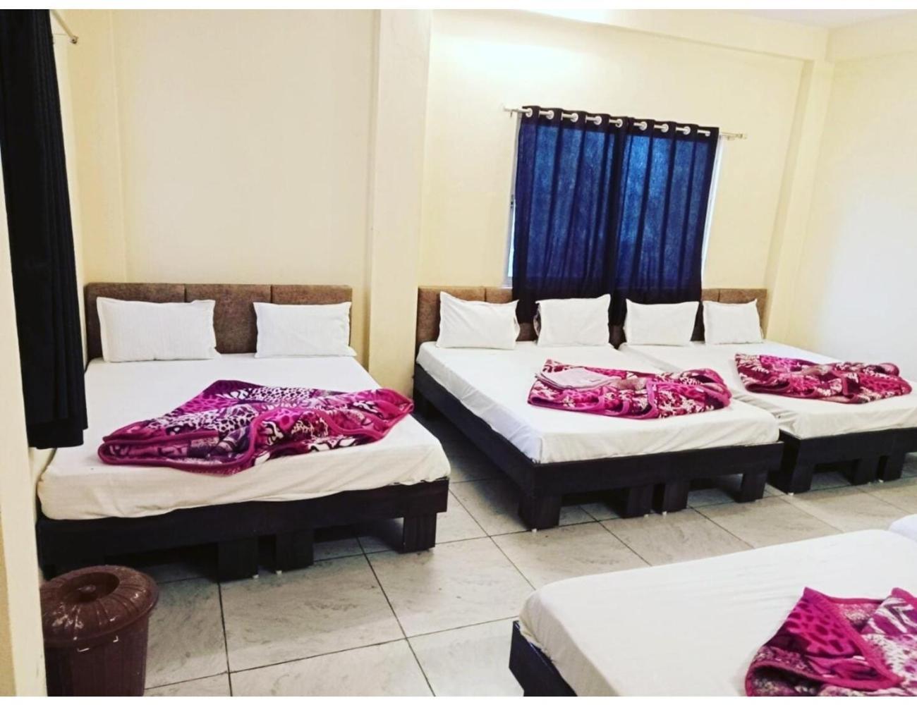 Hotel Mahakal Vishram, Ujjain Buitenkant foto