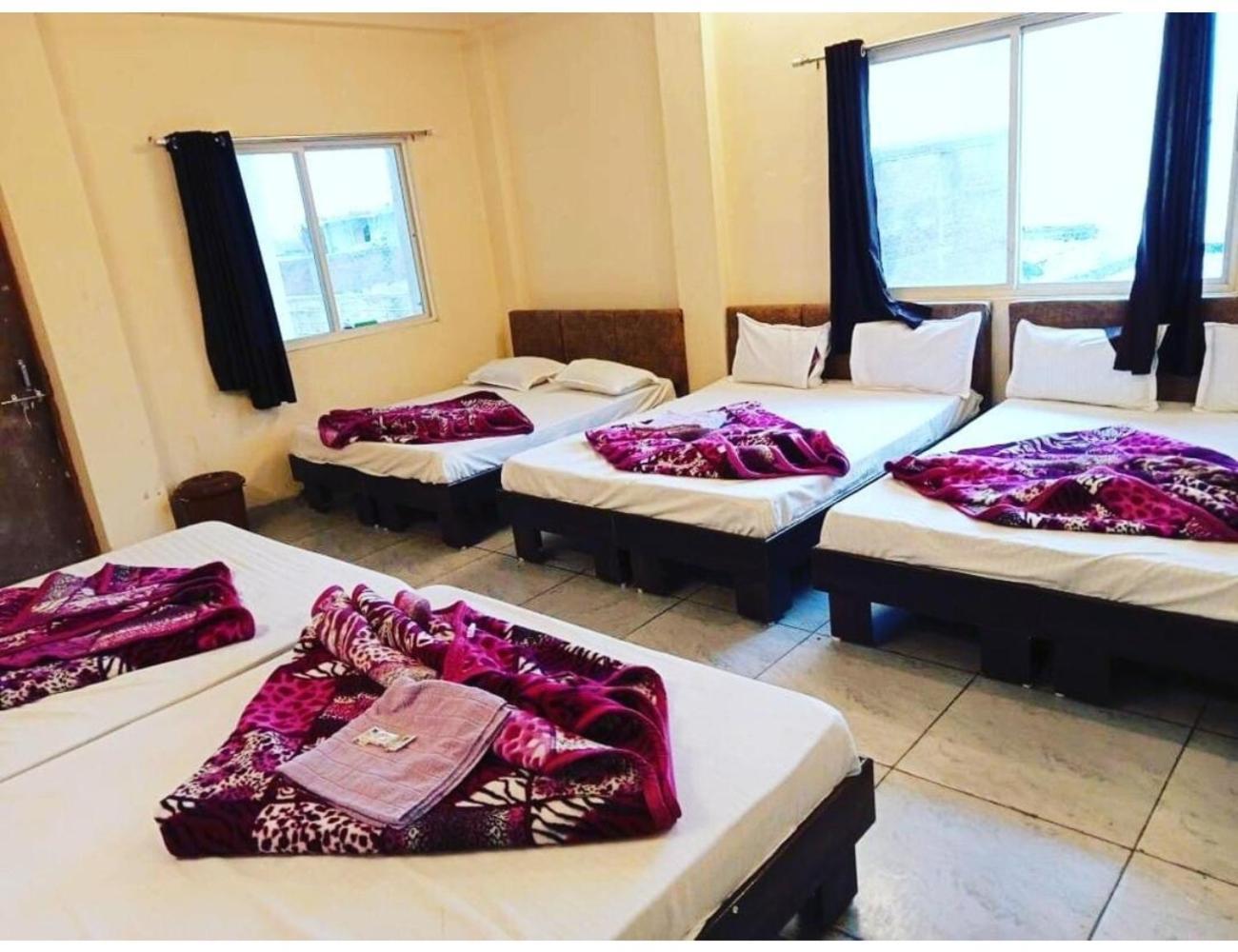 Hotel Mahakal Vishram, Ujjain Buitenkant foto
